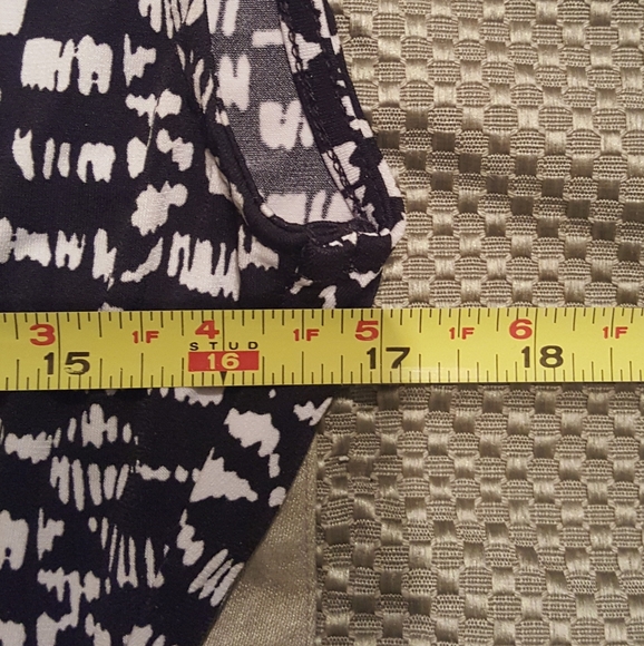 Vince Camuto black print blouse - Picture 4 of 5